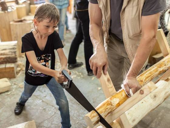 Детская школа плотников